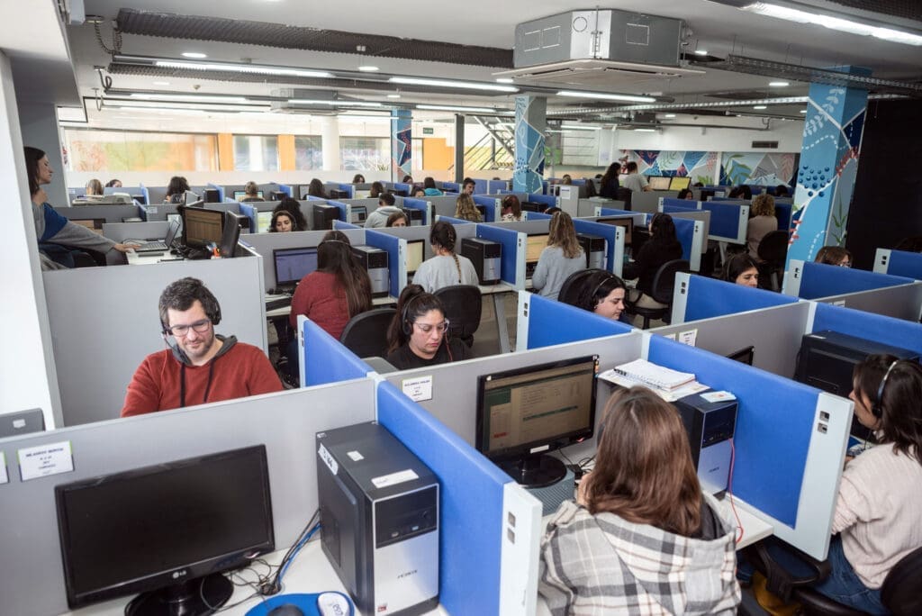 La Tercerización de Servicios: Una Estrategia Clave para la Competitividad Empresarial 1 003 9471