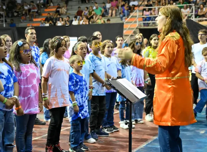 compressed Children´s Voices Orchestra at Beatle´s Concert 2.jpg