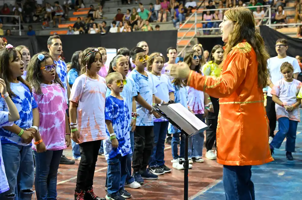 compressed Children´s Voices Orchestra at Beatle´s Concert 2.jpg