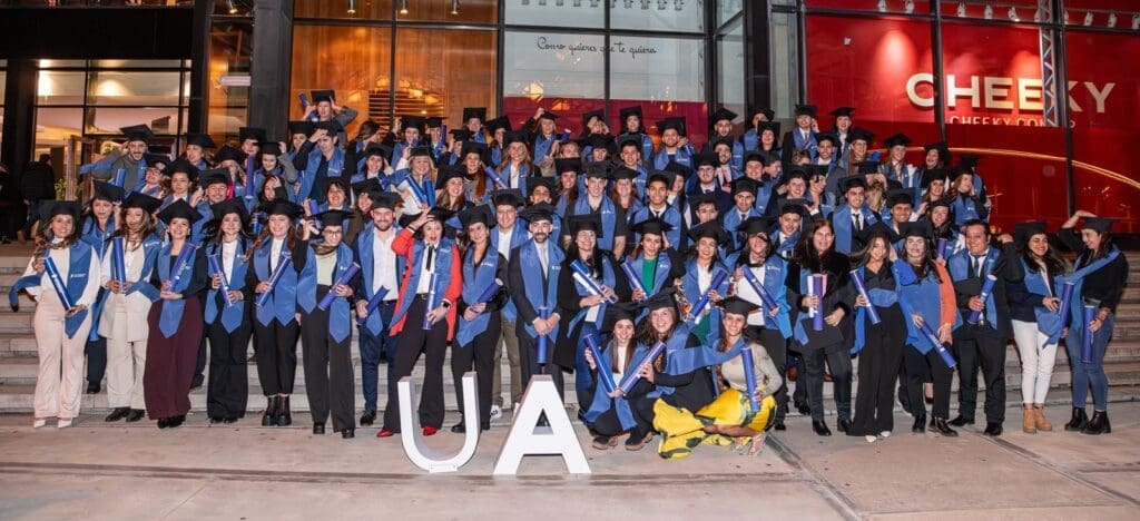 90 profesionales celebraron su graduación en Mar del Plata 1 IMG 20250719 WA0016