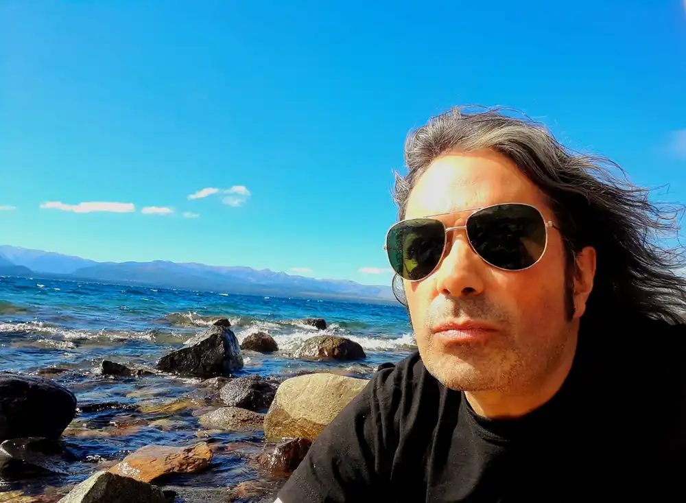 Julio Fernández lanza su primera canción en italiano 1 compressed 480777138 10162536106653535 4024078627771738051 n.jpg