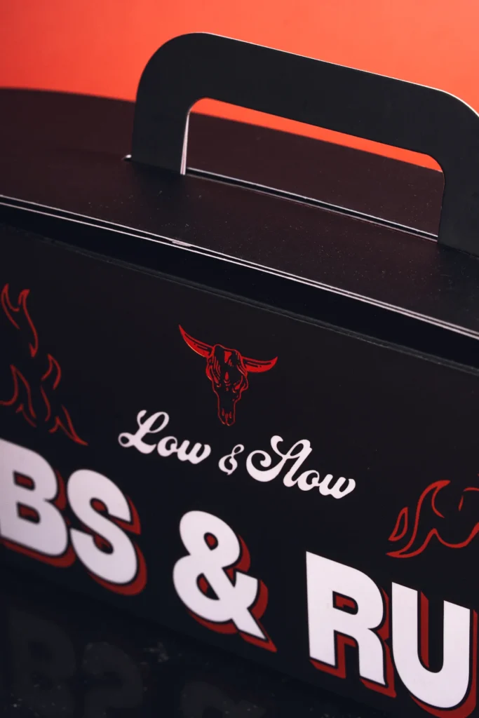 EL ARTE DE VESTIR MARCAS. Gráfica Tucumán: la ingeniería marplatense que redefine el packaging de lujo 7 DSC01651 editado