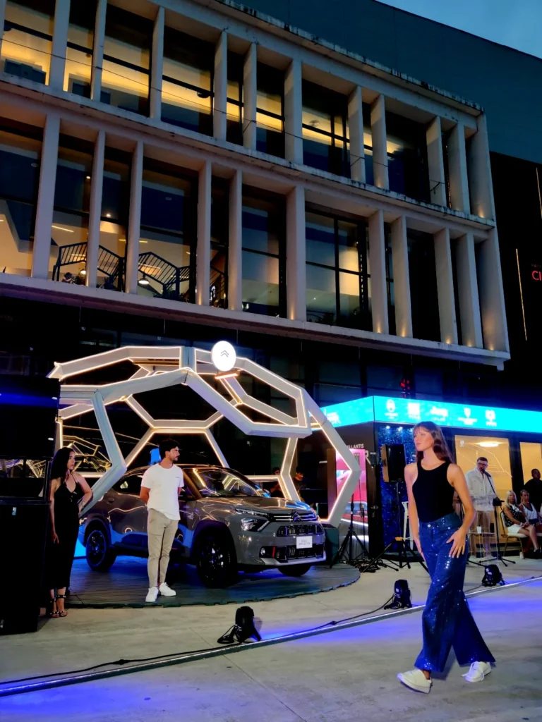 Stellantis fusionó diseño automotriz y moda en un exclusivo desfile en el Paseo Aldrey 5 e1d23d29 846f 4040 a74a fa300ab29b33 editado